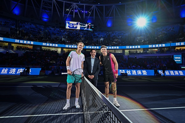 打下坚实的 打下坚实的