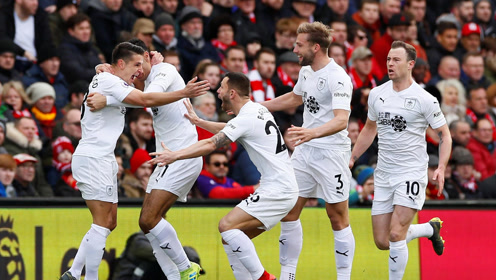 亚杯的相遇 亚杯的相遇